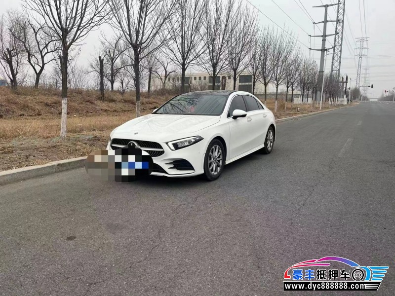 19年奔驰A轿车抵押车出售