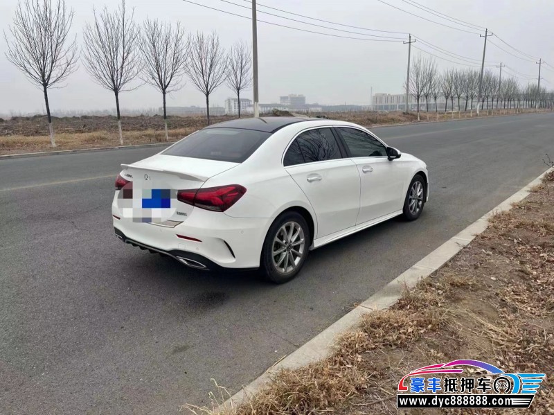 19年奔驰A轿车抵押车出售