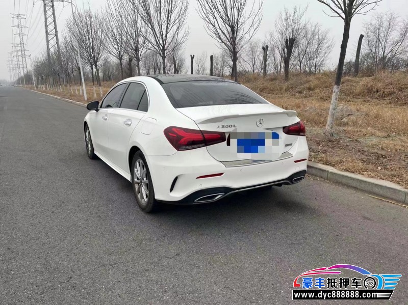 19年奔驰A轿车抵押车出售