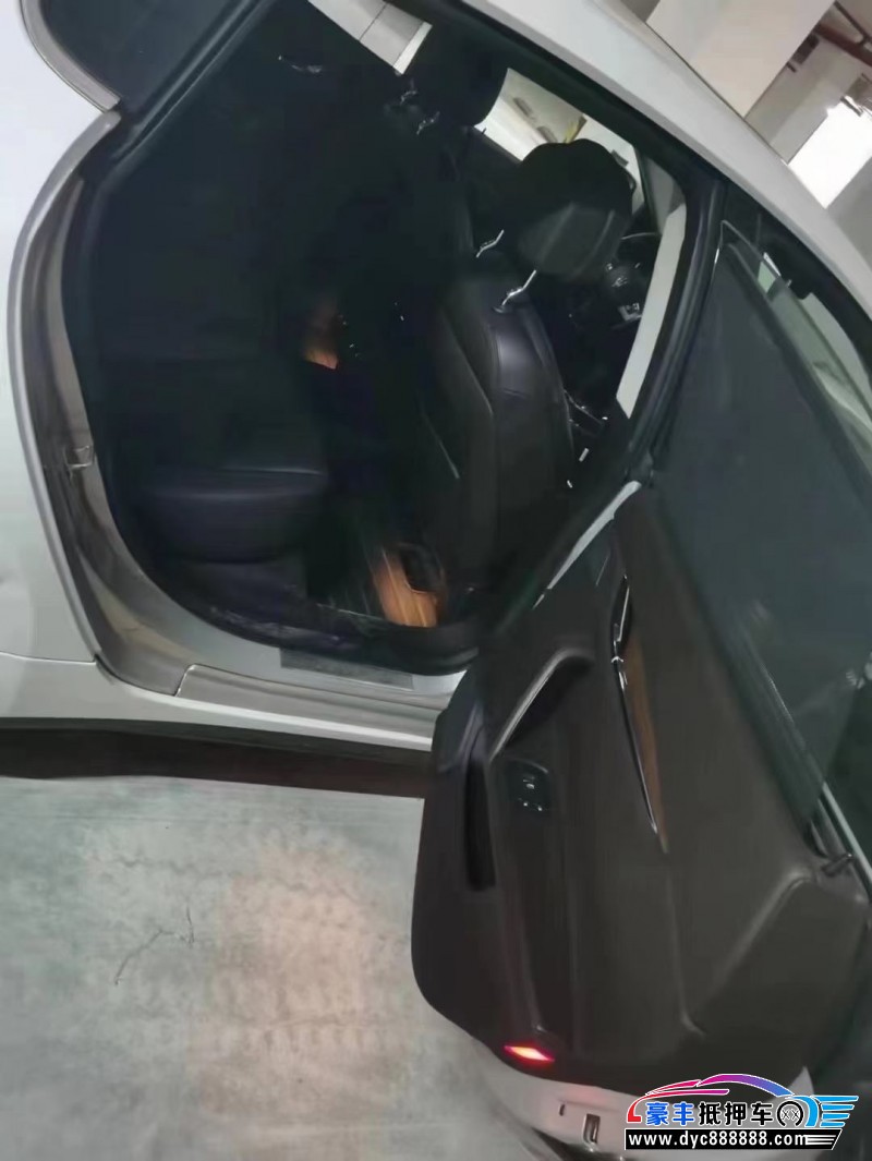 14年玛莎拉蒂总裁轿车抵押车出售