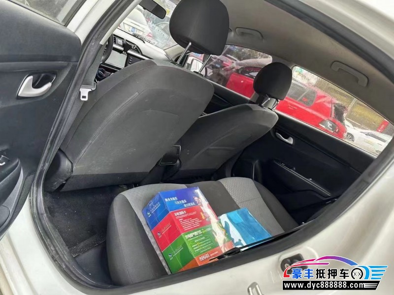 17年起亚K2轿车抵押车出售