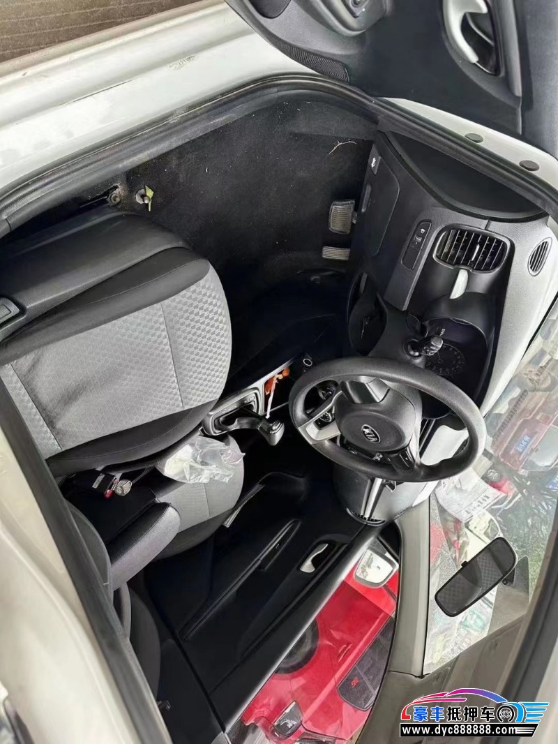 17年起亚K2轿车抵押车出售