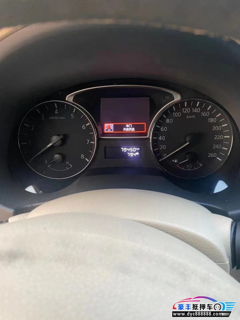 16年日产天籁轿车抵押车出售