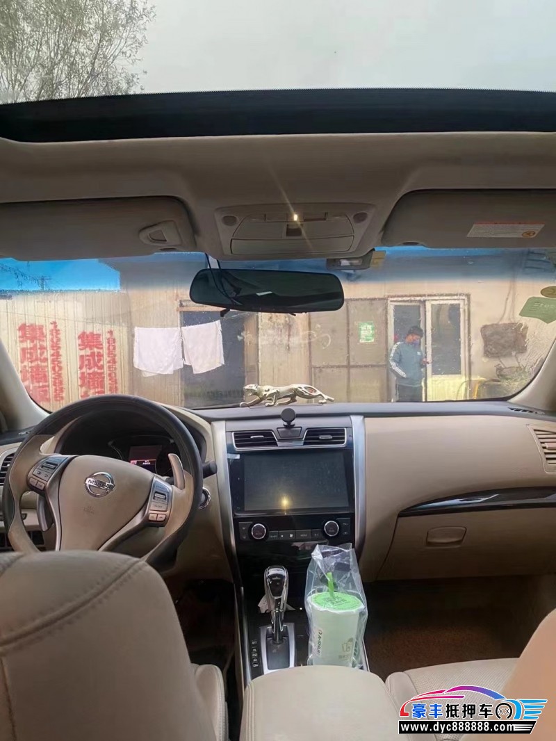 16年日产天籁轿车抵押车出售