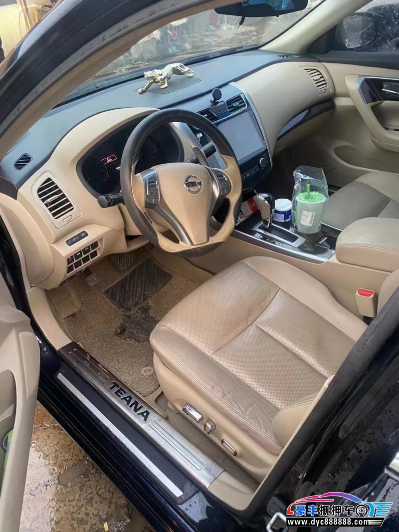 16年日产天籁轿车抵押车出售