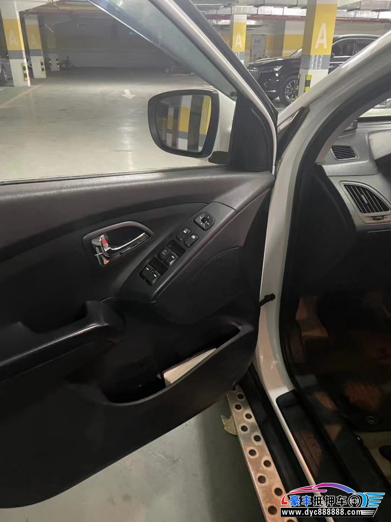 13年现代ix35SUV抵押车出售