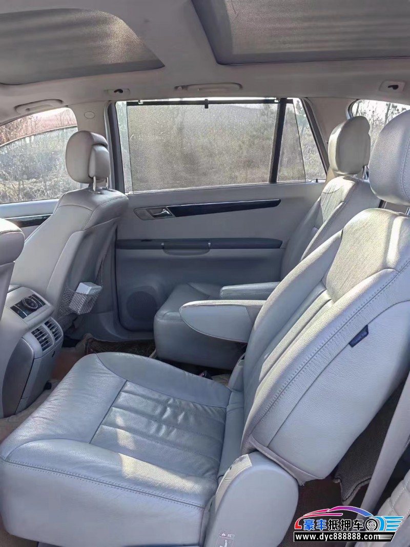 10年奔驰R级轿车抵押车出售