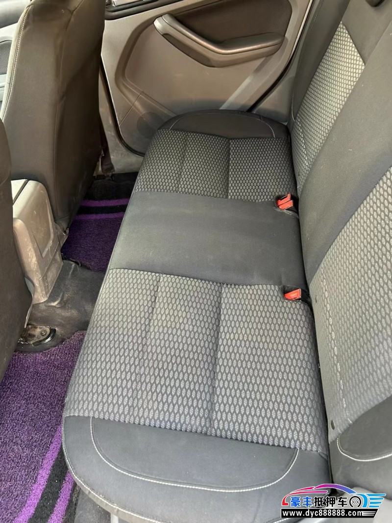 13年福特福克斯轿车抵押车出售