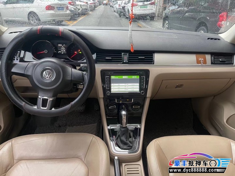 14年大众宝来轿车抵押车出售