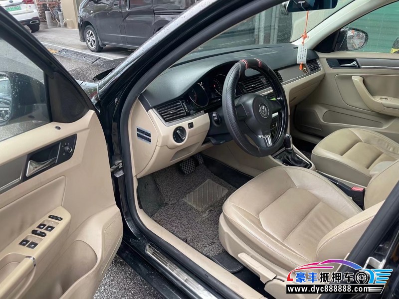 14年大众宝来轿车抵押车出售