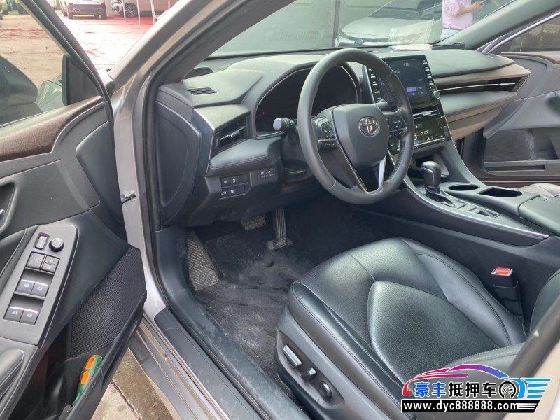 20年丰田亚洲龙轿车抵押车出售