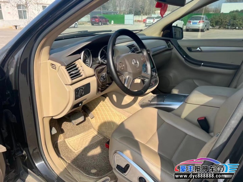 13年奔驰R级轿车抵押车出售