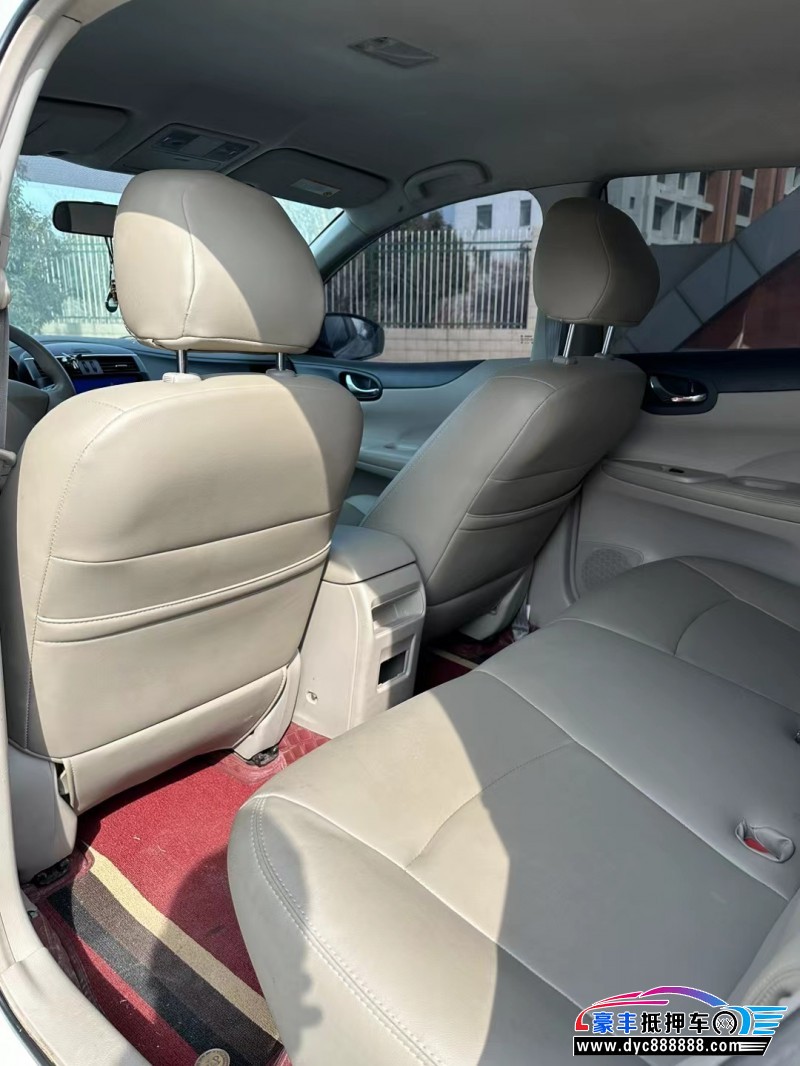 13年日产骐达轿车抵押车出售