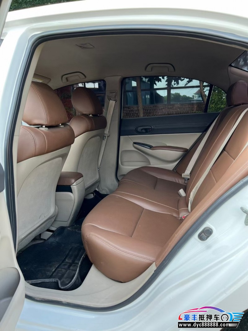 13年本田思铭轿车抵押车出售