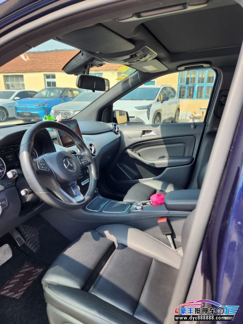 17年奔驰B轿车抵押车出售