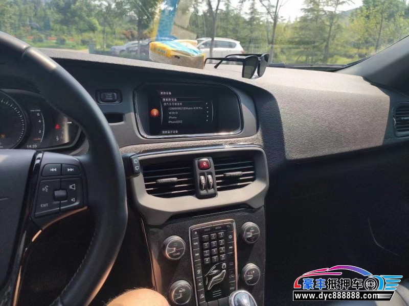 19年沃尔沃V40轿车抵押车出售