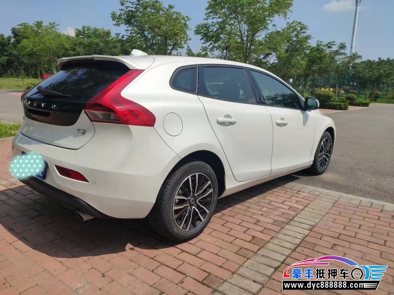 19年沃尔沃V40轿车抵押车出售