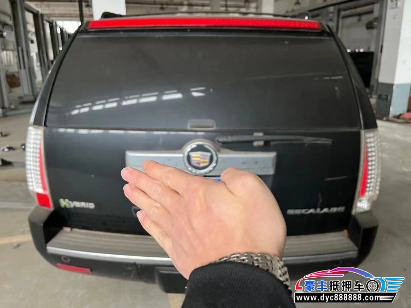 13年凯迪拉克凯雷德MPV抵押车出售