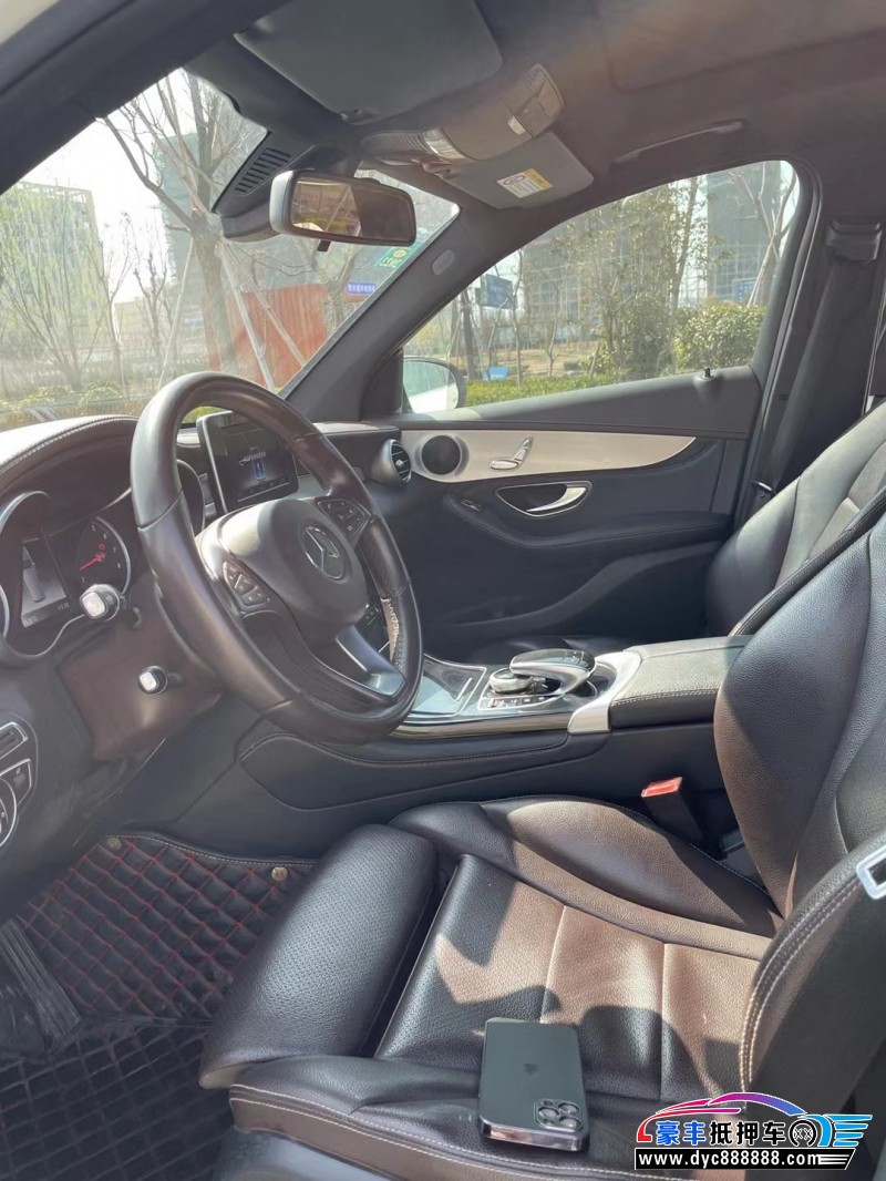 18年奔驰GLC轿车抵押车出售