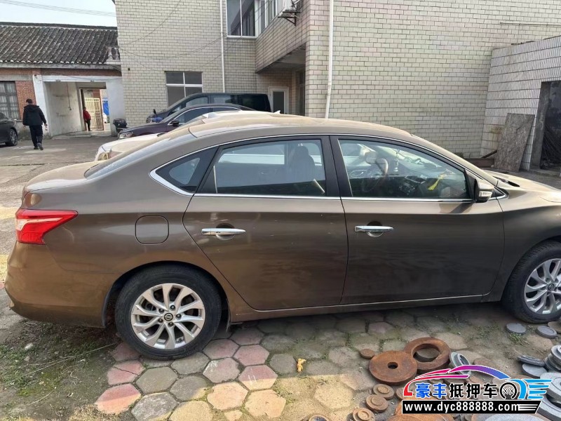 16年日产轩逸轿车抵押车出售