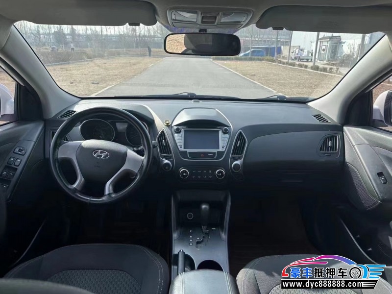 16年现代ix35轿车抵押车出售