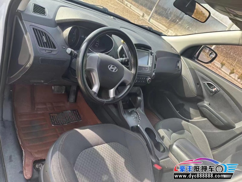 16年现代ix35轿车抵押车出售