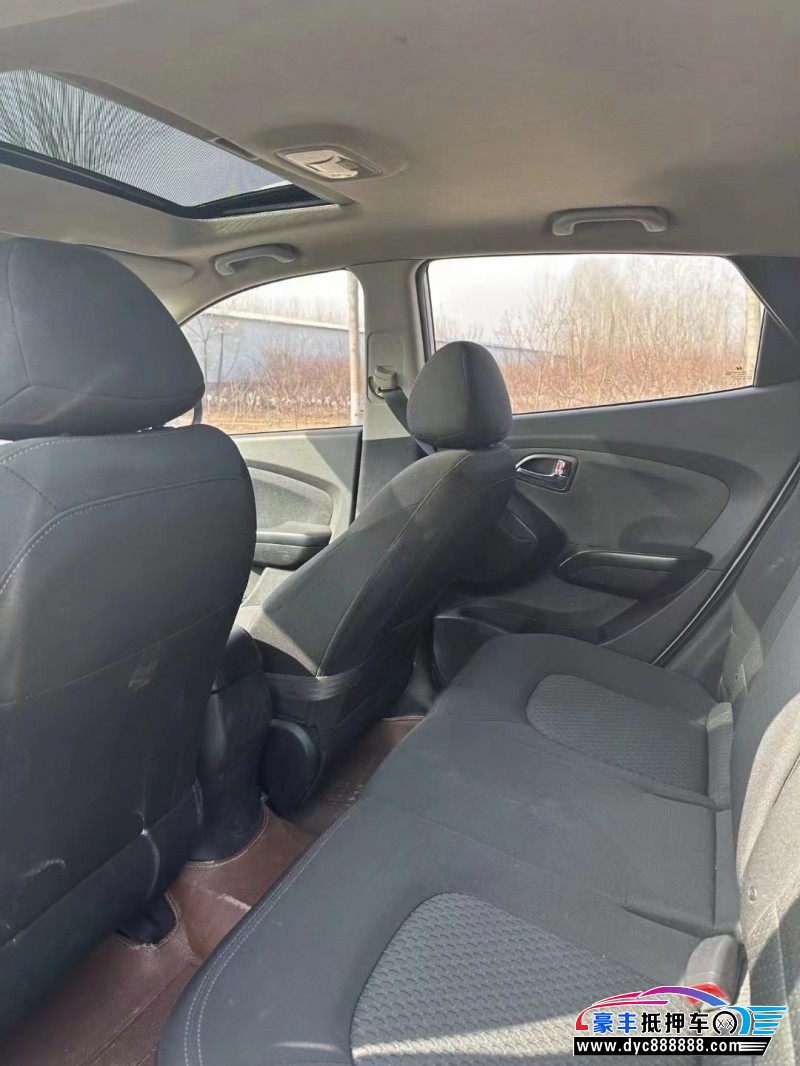 16年现代ix35轿车抵押车出售