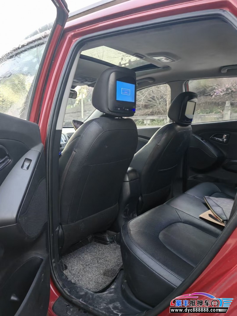 14年现代ix35轿车抵押车出售