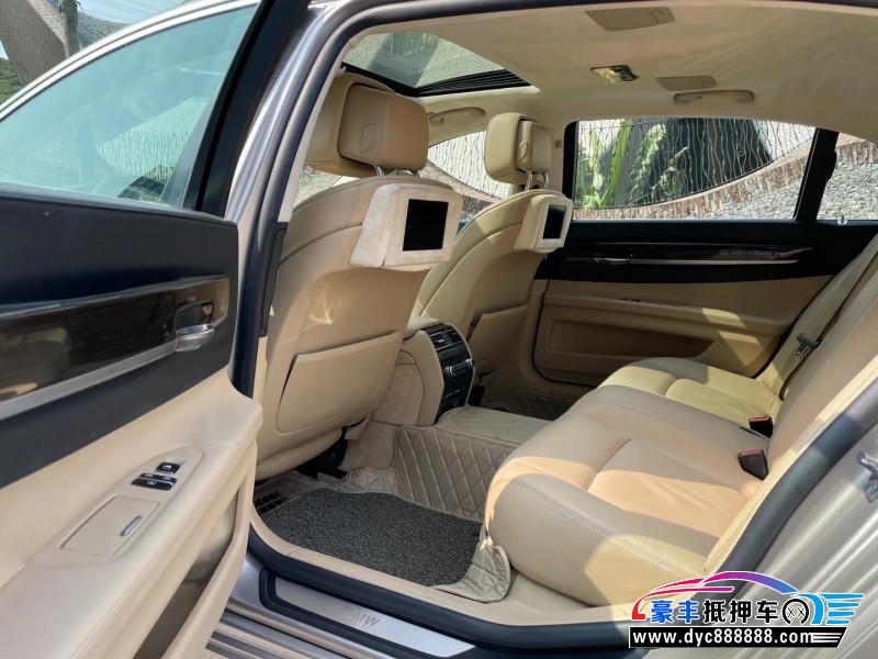 10年宝马7系轿车抵押车出售