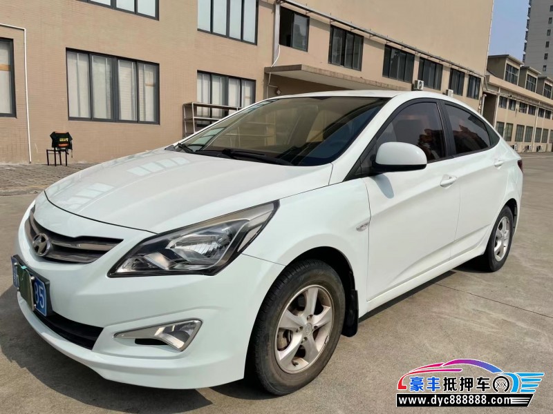 15年现代瑞纳轿车抵押车出售