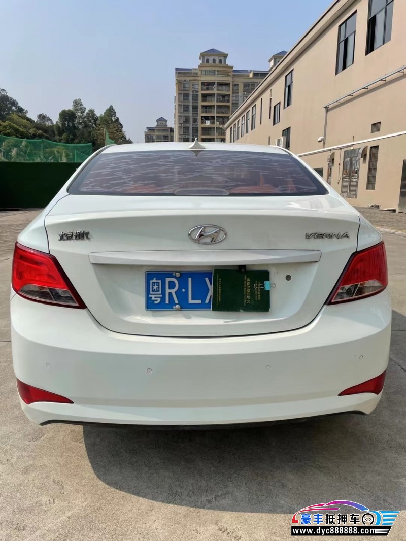 15年现代瑞纳轿车抵押车出售