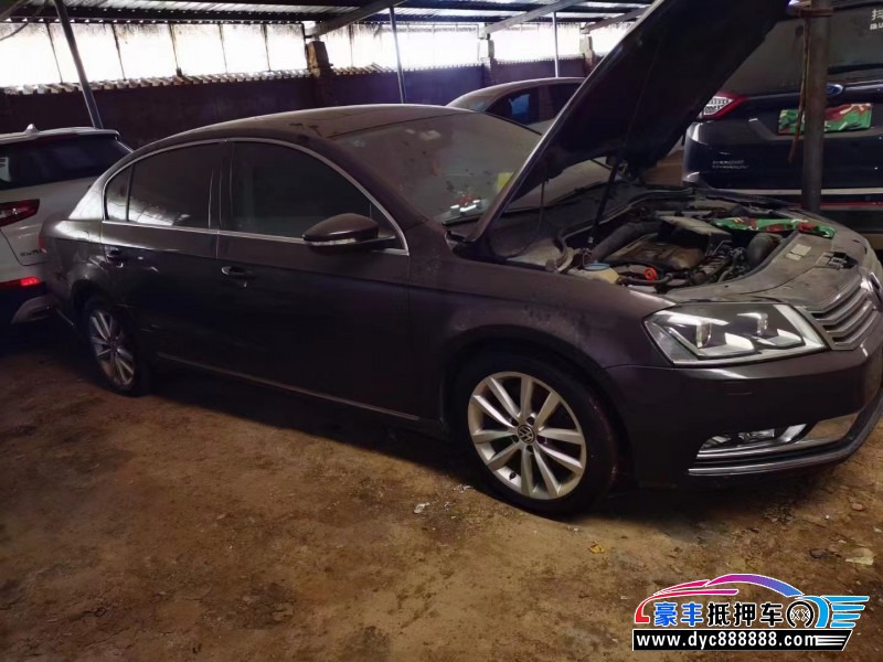 13年大众迈腾轿车抵押车出售