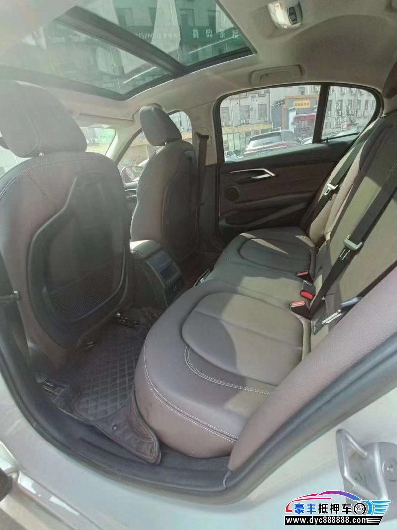 20年宝马1系轿车抵押车出售