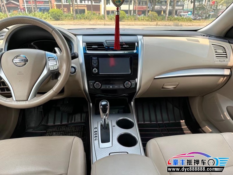 16年日产天籁轿车抵押车出售