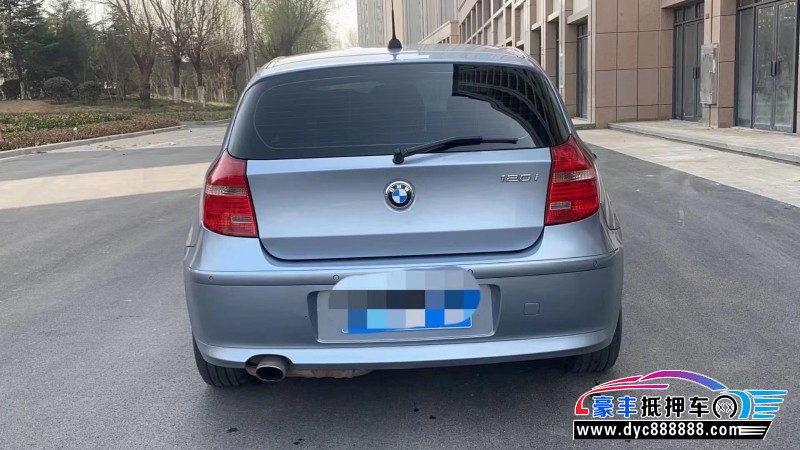 10年宝马1系轿车抵押车出售