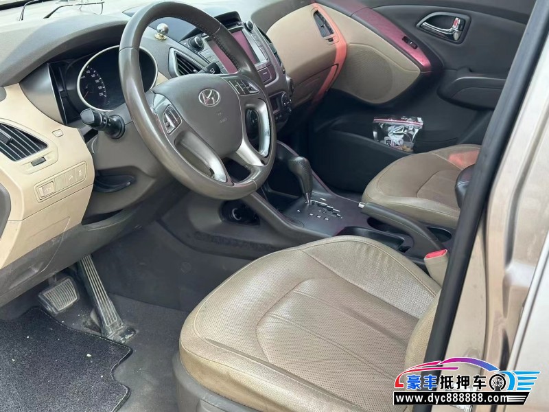 14年现代ix35轿车抵押车出售