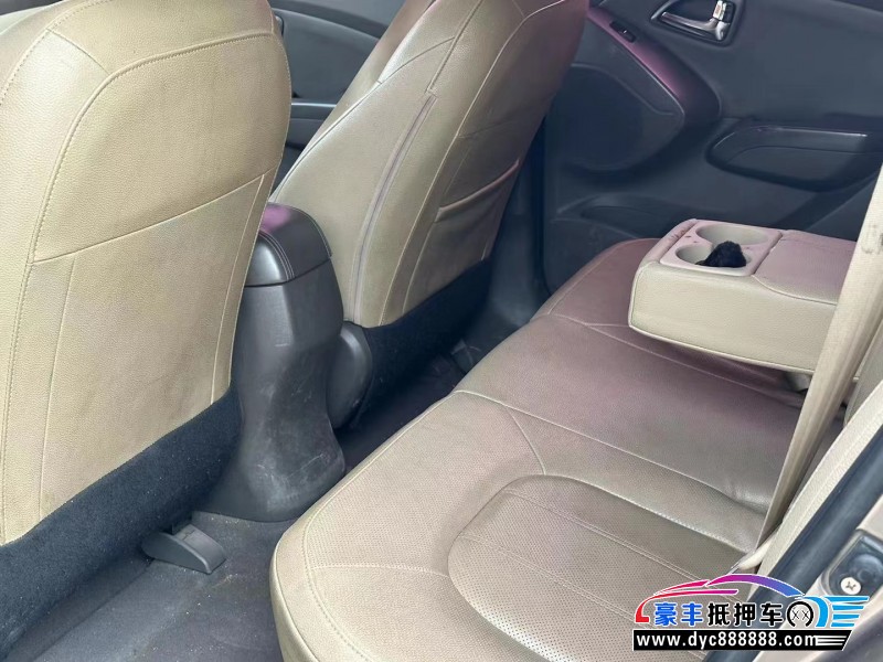 14年现代ix35轿车抵押车出售