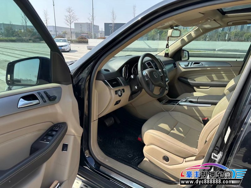 13年奔驰ML轿车抵押车出售