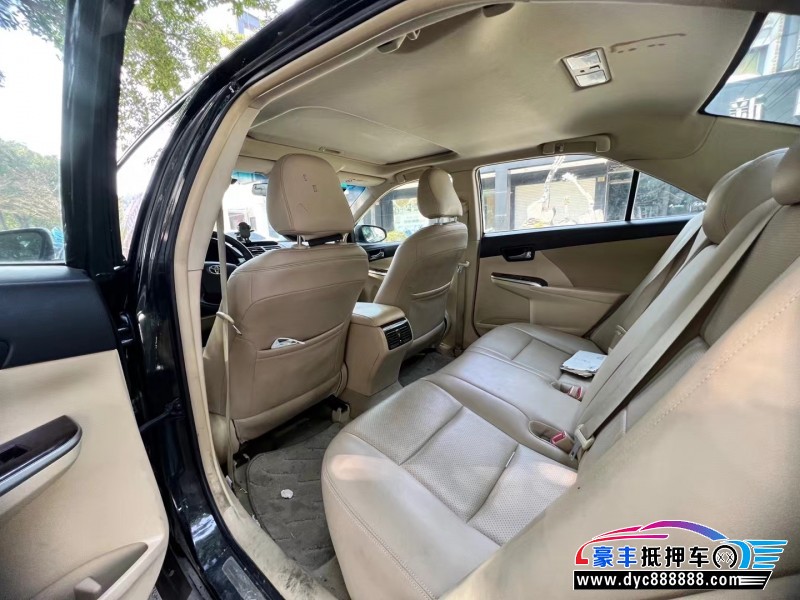 17年丰田凯美瑞轿车抵押车出售