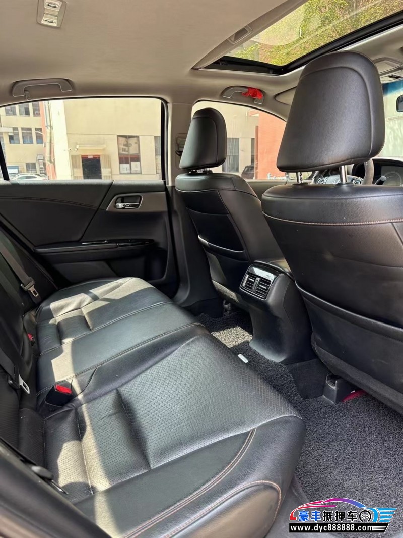 17年本田雅阁轿车抵押车出售