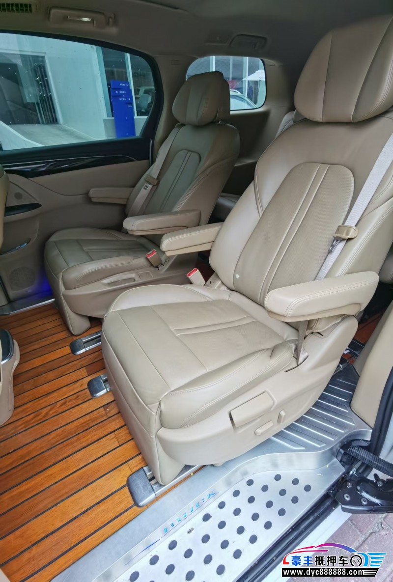 20年别克GL8轿车抵押车出售