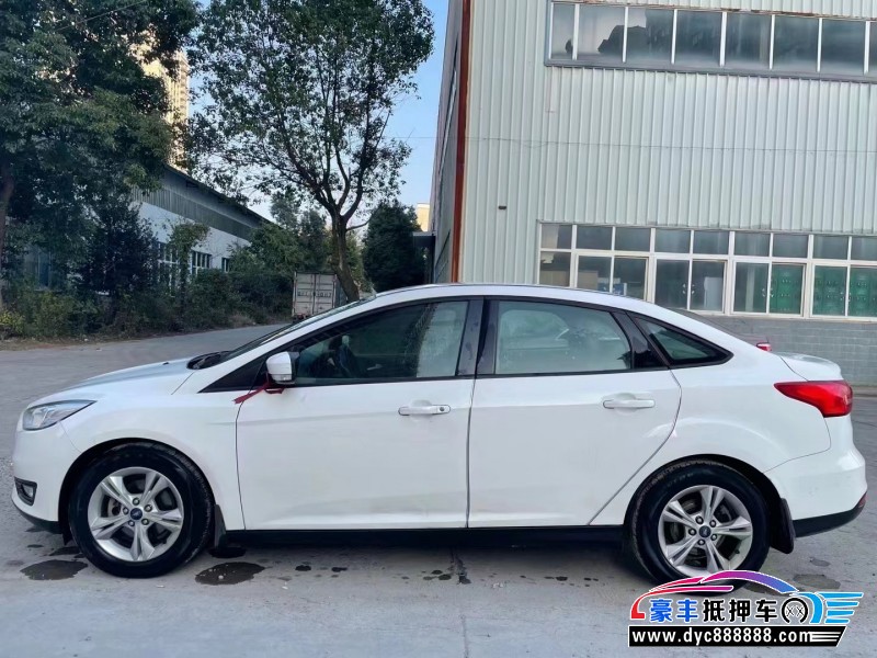 17年福特福克斯轿车抵押车出售