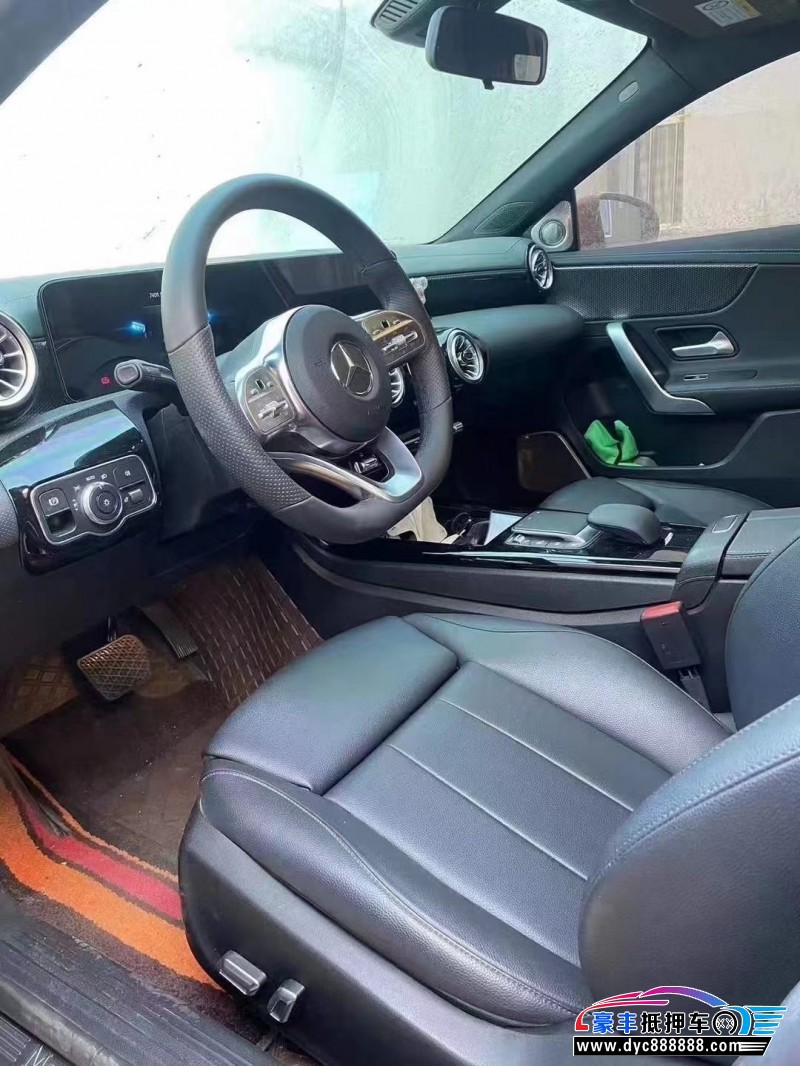 22年奔驰A轿车抵押车出售