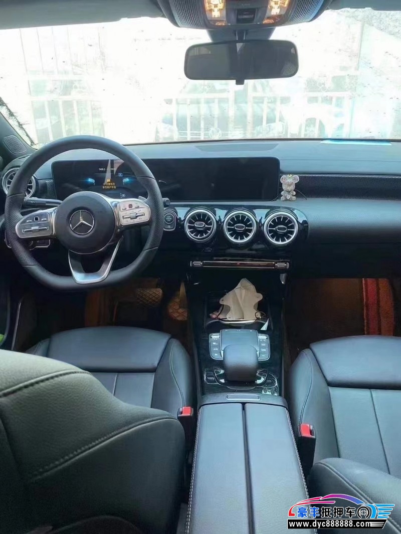 22年奔驰A轿车抵押车出售