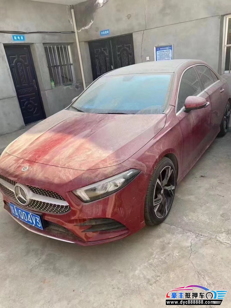 22年奔驰A轿车抵押车出售