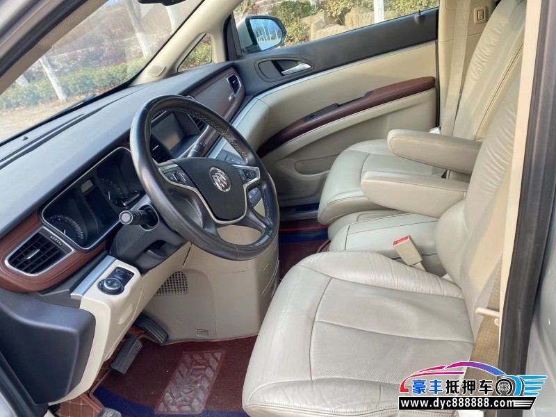 15年别克GL8轿车抵押车出售