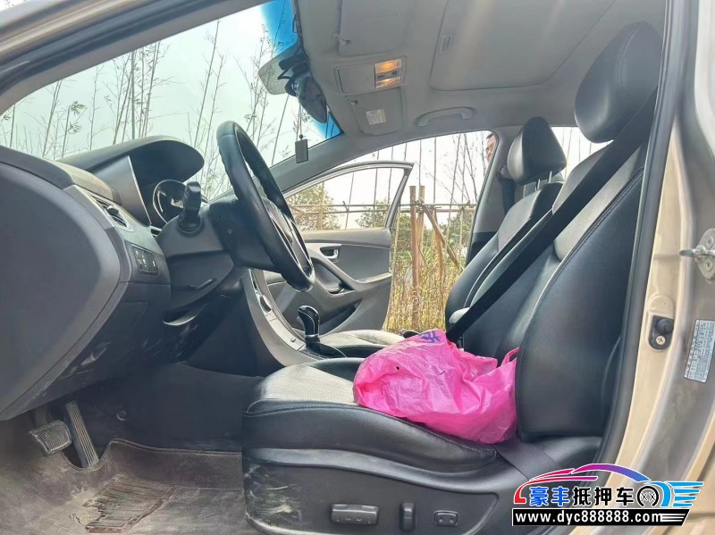 15年现代领动轿车抵押车出售