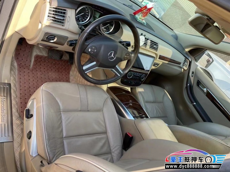 14年奔驰R级轿车抵押车出售