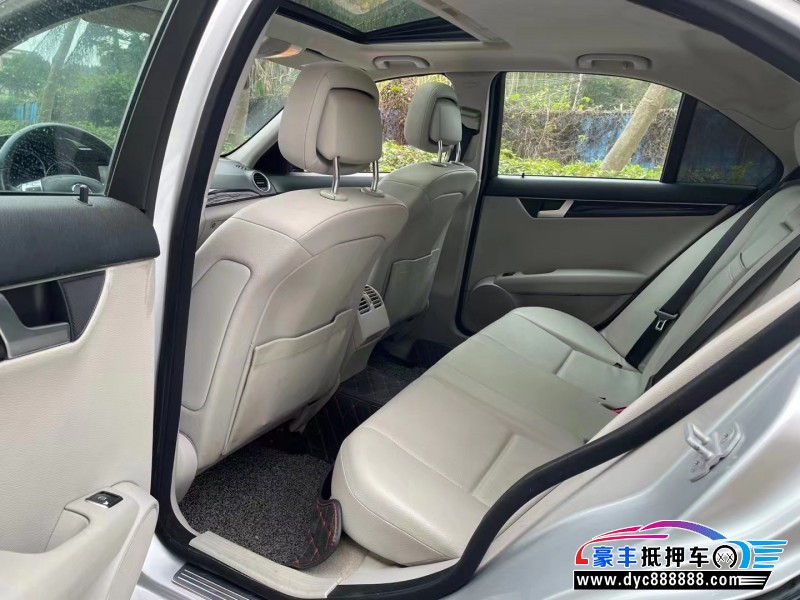 13年奔驰C轿车抵押车出售