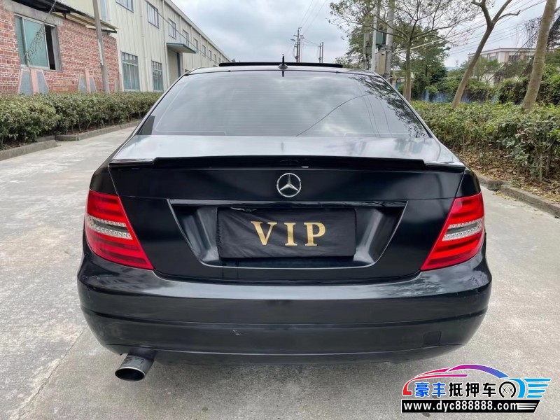 13年奔驰C轿车抵押车出售